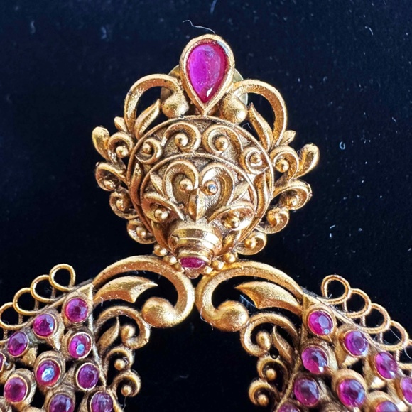 Vintage Sacred Swans Costume Jewelry Earrings Gold x Ruby - Picture 6 of 7